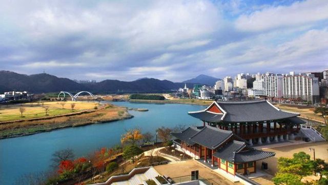 태화강 국가정원의 태화루 전경 / 한국관광공사