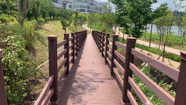 미사호수공원 산책길. / 한국관광공사