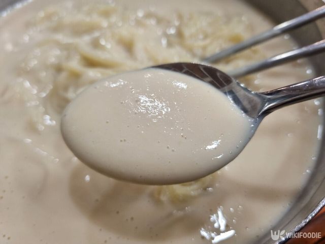 서울 진주회관에서 촬영한 콩국수 사진. / 위키푸디