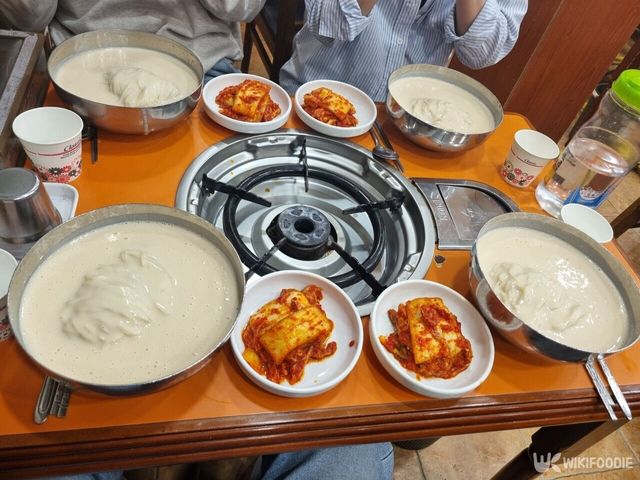 서울 진주회관에서 촬영한 콩국수 사진. / 위키푸디