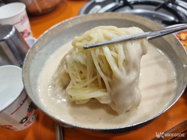 서울 진주회관에서 촬영한 콩국수 사진. / 위키푸디