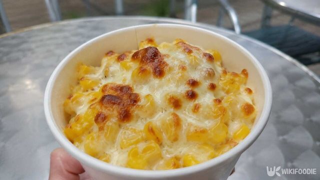 옥수수로 만든 콘치즈.