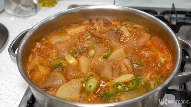 스지찌개 이해를 돕기 위한 참고 사진(AI 생성). / 위키푸디