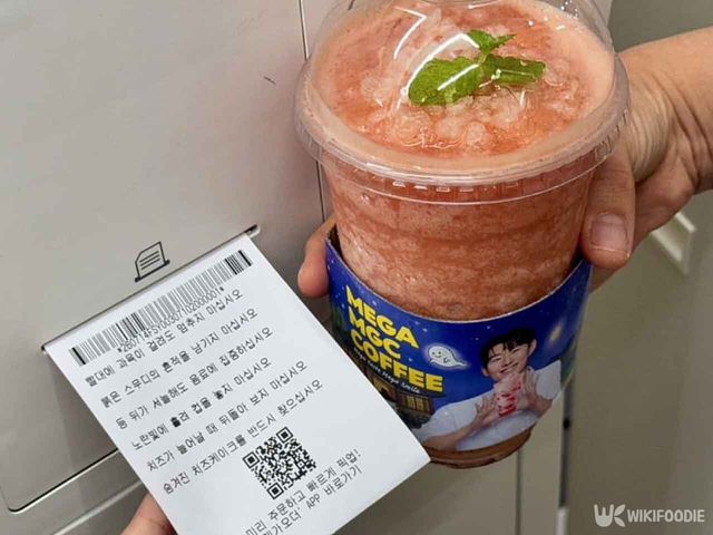 메가커피 키오스크에서 영수증이 나오는 모습. / 메가MGC커피 제공
