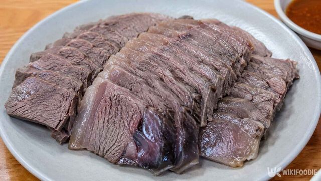 고래고기 이해를 돕기 위한 사진(AI 생성). / 위키푸디