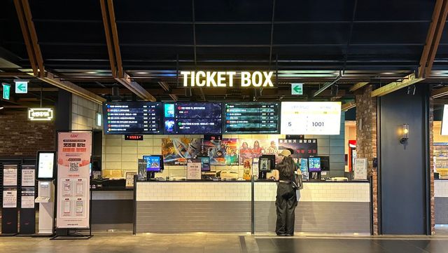 용산 아이파크몰 CGV 티켓박스 전경. / yllyso-shutterstock.com