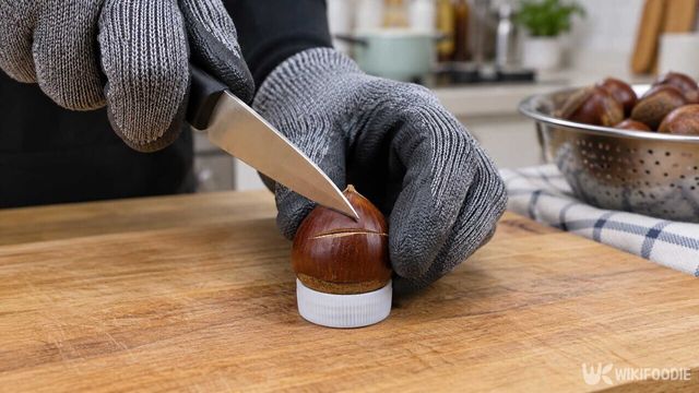 밤 껍질 쉽게 벗기는 법. / 사진=위키푸디