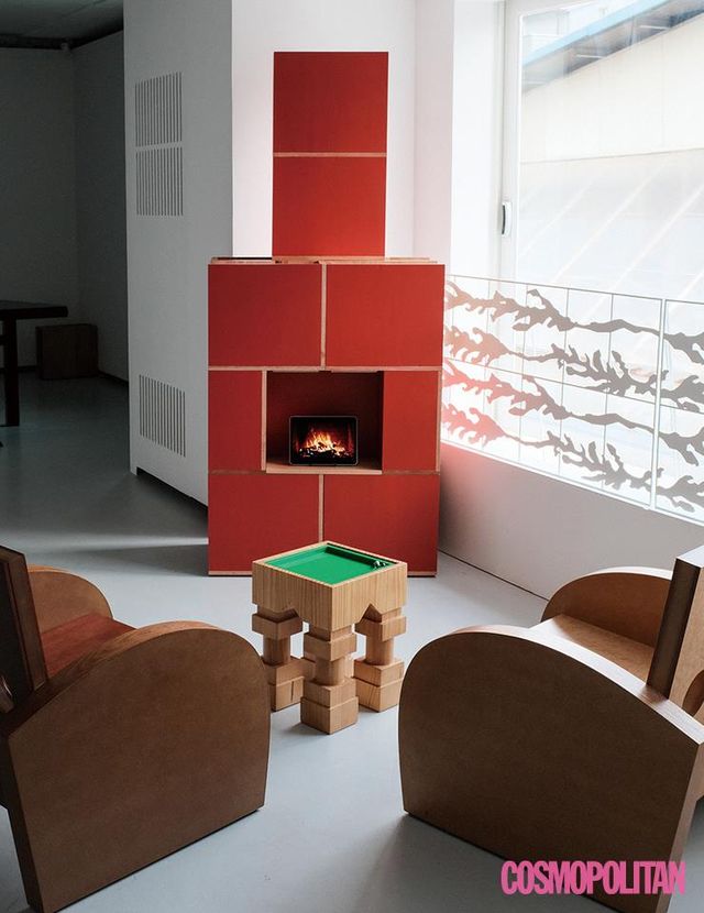 개인전 〈The Last Resort〉에 전시된 가구들.