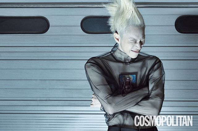 튤 티셔츠 2백19만원, 팬츠 1백63만원 모두 돌체앤가바나.