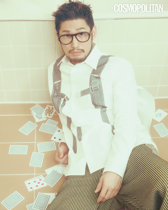 셔츠 1백41만원 오프화이트. 팬츠 가격미정 마르니. 안경 27만9천원 젠틀몬스터.