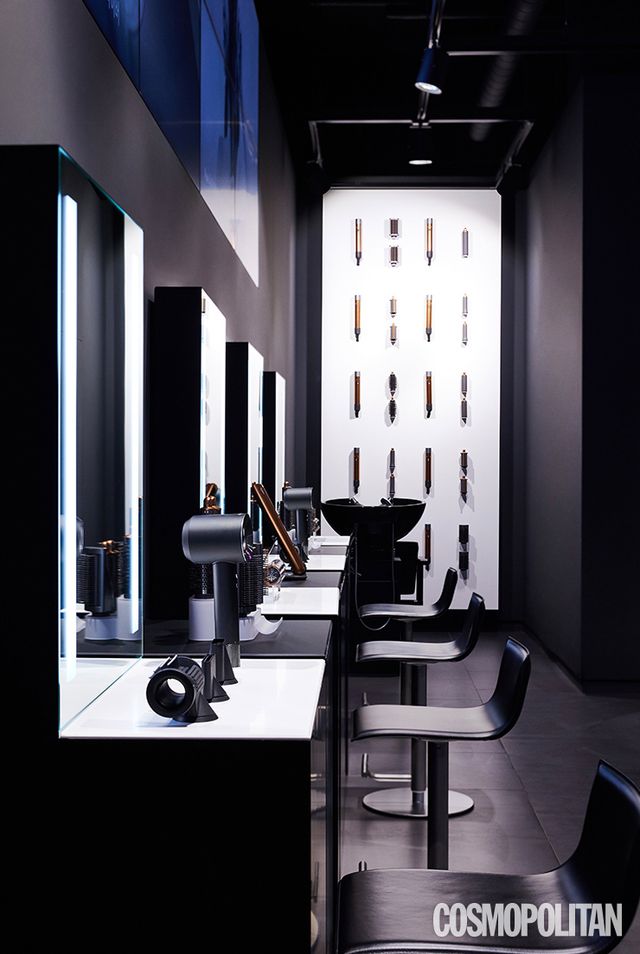 다이슨 헤어 케어 제품을 활용한 셀프 스타일링 팁을 배우는 공간.