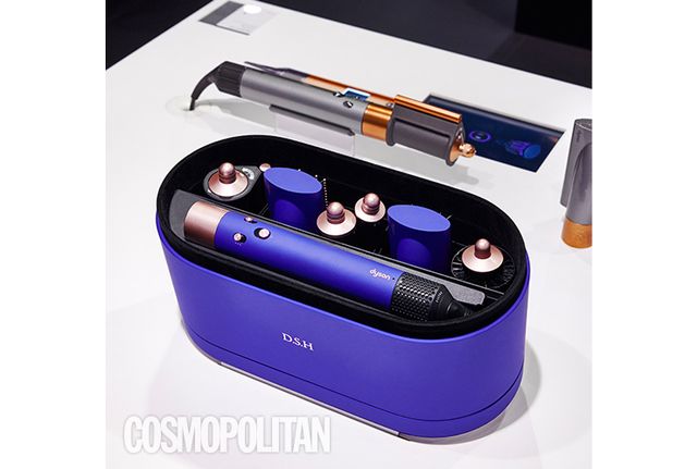 코안다 스무딩 드라이어가 잔머리를 감춰주고 배럴로 자연스러운 컬과 웨이브를 연출할 수 있는 다이슨 에어랩trade; 멀티 스타일러.