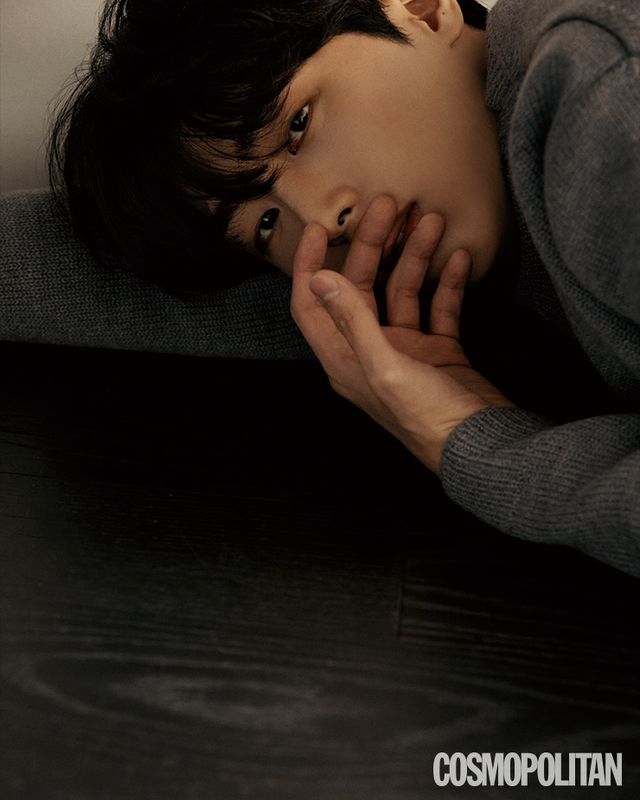 니트 카디건 3백75만원 미우미우.