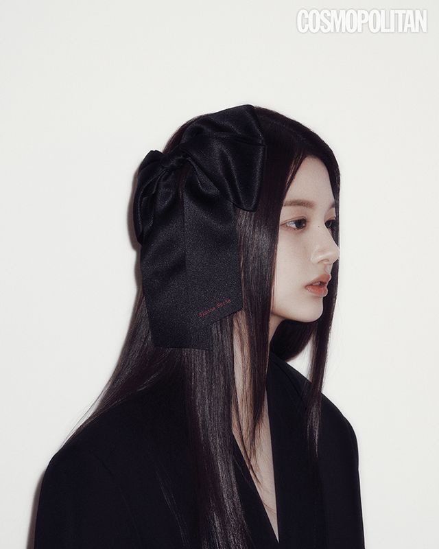  재킷, 베스트 모두 가격미정 토즈. 헤어핀 가격미정 시몬 로샤.