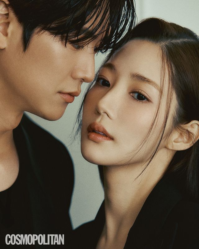  (나인우)코트 2백48만원 산쿠안즈 by 아데쿠베. 이너 톱 스타일리스트 소장품. (박민영)재킷 1백93만원 모스키노.