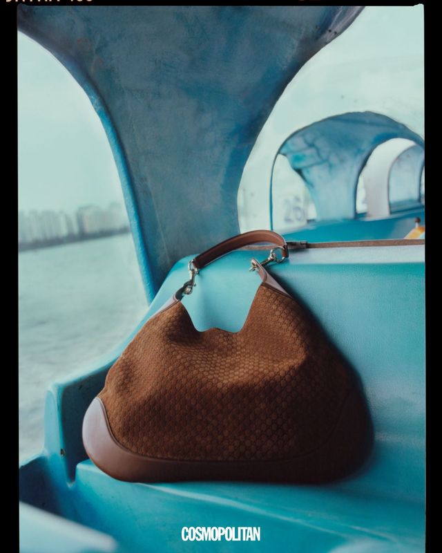 다크 브라운 마이크로 GG 스웨이드 레더 미디엄 호보 백 5백10만원 Gucci.