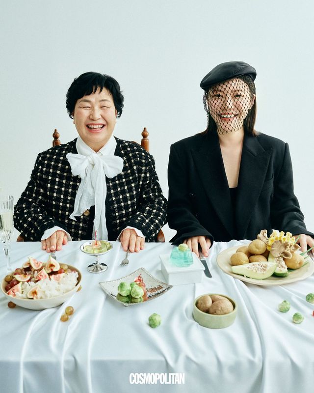 (이영숙)재킷 Studio Paul&Company. 셔츠 Cos. 리본 스카프 스타일리스트 소장품. (조서형)의상 모두 Dolce&Gabbana. 