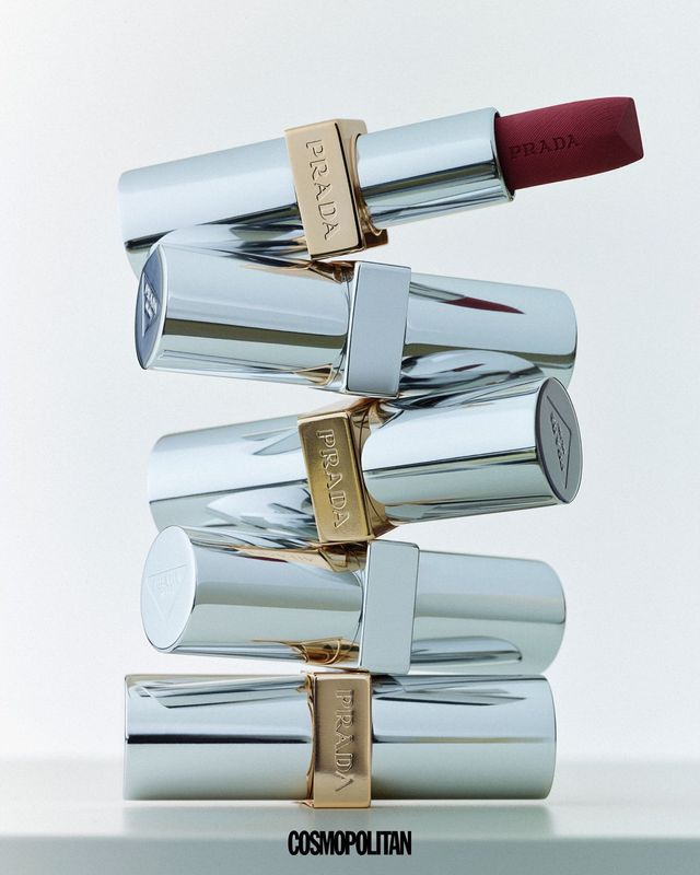 (위부터)프라다 모노크롬 하이퍼 매트 립스틱 #P58 타마리스, 프라다 모노크롬 소프트 매트 립스틱 각각 6만원 모두 Prada Beauty. 