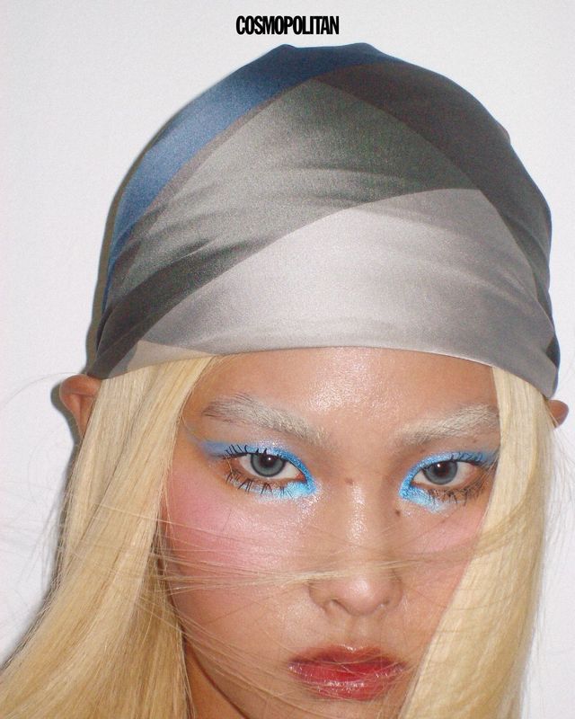 고트 크리스틴 블루 렌즈(한 달용) 2만5천원 Hapa Kristin. 헤어 스카프 스타일리스트 소장품.