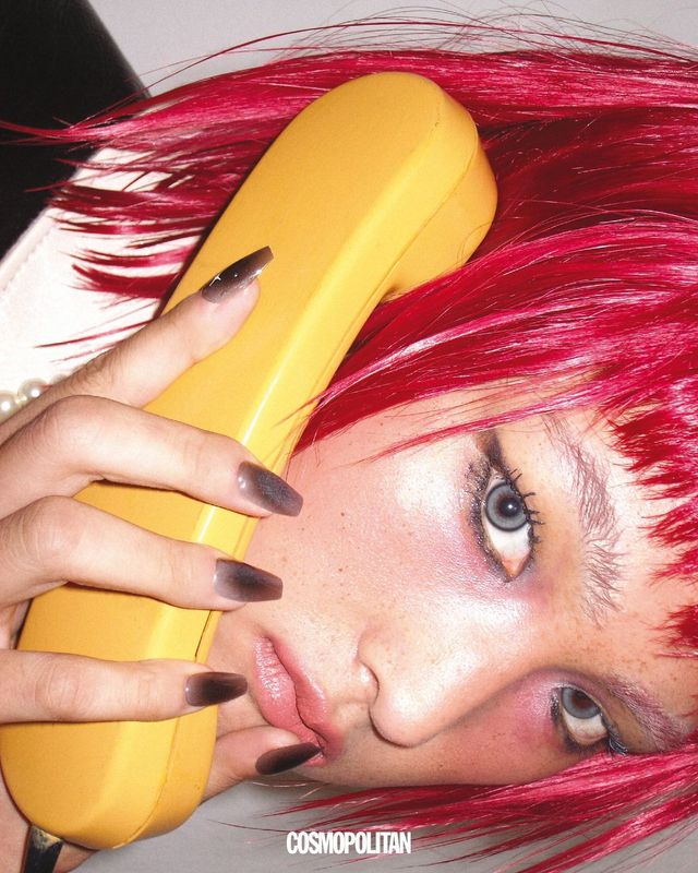 본투비 크리스틴 그레이 렌즈(한 달용) 2만5천원 Hapa Kristin. 이클립스 네일(코핀) 1만7천8백원 Finger Suit. 레더 재킷 가격미정 Celine by Hedi Slimane. 