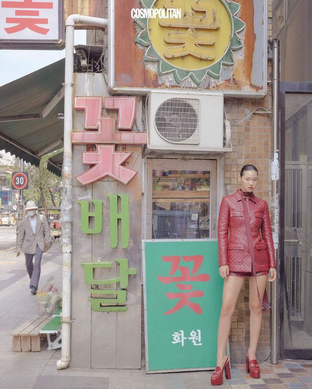 레더 재킷 가격미정, 레더 쇼츠 가격미정, 실크 스카프 가격미정, 플랫폼 로퍼 2백30만원 모두 Gucci.