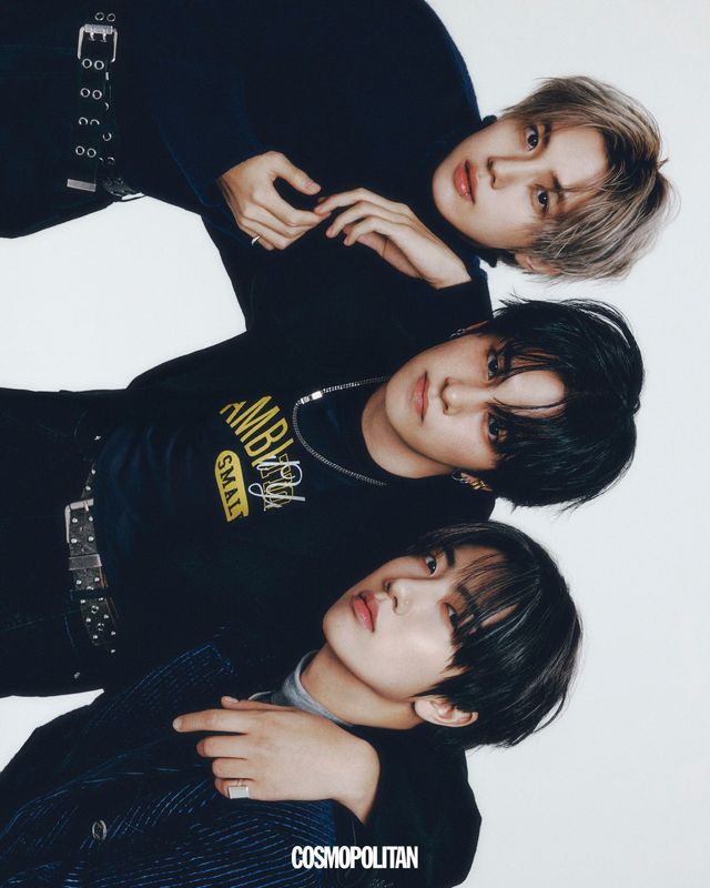 (위부터, 성민)니트 터틀넥 Eenk. 팬츠, 벨트, 반지 스타일리스트 소장품. 립 커프 에디터 소장품. (세림)재킷 Stu Office. 데님 팬츠 Oy. 이어 커프, 목걸이 모두 Portrait Report. 티셔츠, 벨트, 반지 스타일리스트 소장품. 귀고리 본인 소장품. (원진)재킷 Eenk. 이너 톱 Vivienne Westwood. 터틀넥 스타일리스트 소장품.