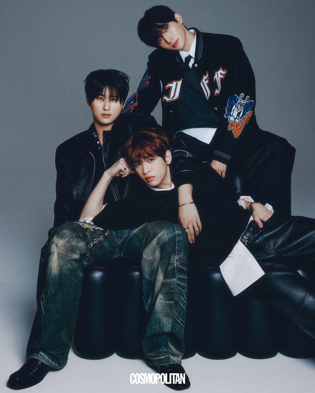 (위부터, 우빈)데님 팬츠 Acne Studios. 팔찌 Portrait Report. 레더 재킷, 니트 톱, 반지, 슈즈 스타일리스트 소장품. (앨런)셔츠 Heute. 시계 Vintage Cartier by Beanique. 니트 톱, 팬츠, 벨트, 반지 스타일리스트 소장품. (정모)바시티 재킷, 셔츠, 팬츠 모두 Off-white. 니트 베스트 JuunJ. 타이 스타일리스트 소장품.