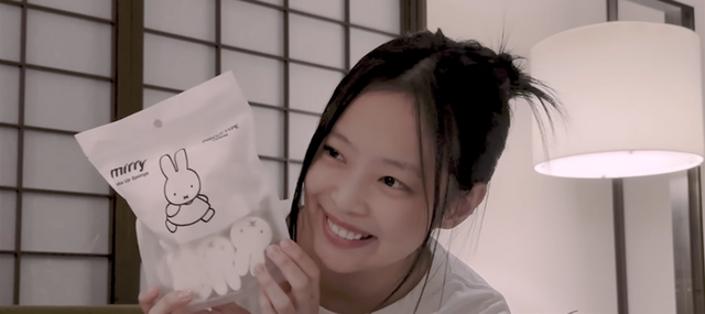 유튜브 〈JENNIE〉