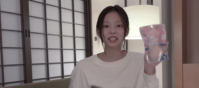 유튜브 〈JENNIE〉