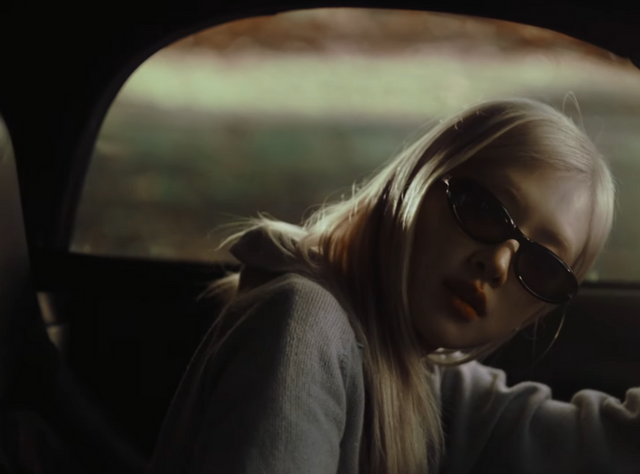 유튜브 〈ROSE〉