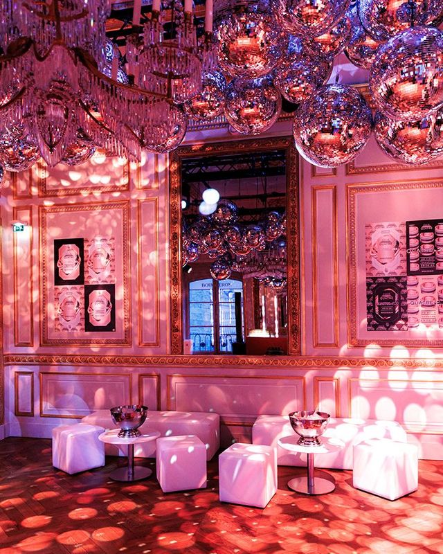 파리 방돔 광장 26번지 프라이빗 아파트먼트에서 진행된 부쉐론 ‘클럽 콰트로’ 파티장 전경