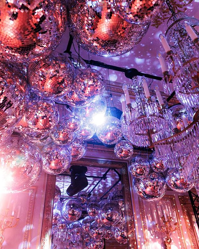 파리 방돔 광장 26번지 프라이빗 아파트먼트에서 진행된 부쉐론 ‘클럽 콰트로’ 파티장 전경