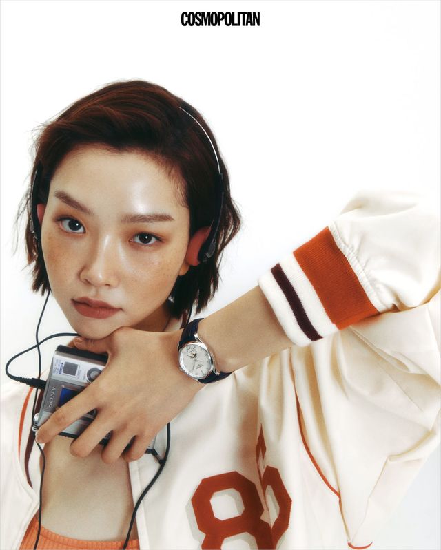 다이아몬드 인덱스와 문페이즈를 갖춘 마스터 컬렉션 워치 4백50만원 Longines. 바시티 재킷 36만5천원 Tommy Hilfiger.