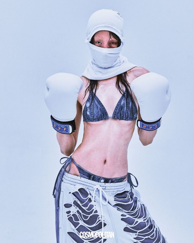 비키니 가격미정 Acne Studios. 스웨트 팬츠 가격미정 Diesel. 마스크로 연출한 티셔츠 5만8천원 Odd Socks. 