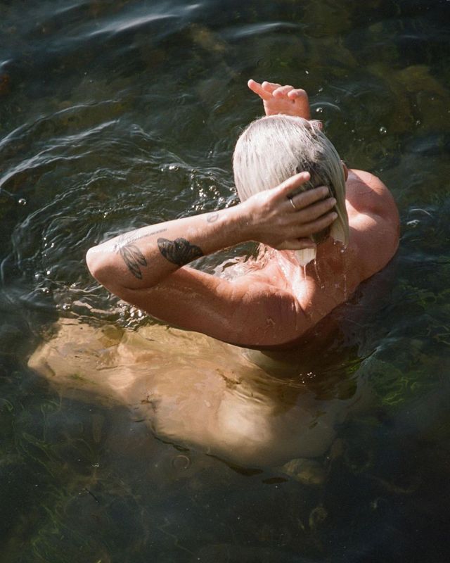 자연스러운 보디 이미지를 통해 몸에 대한 긍정적인 인식을 담아낸 라부르켓의 캠페인 이미지.