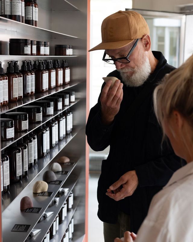 지난 6월 문을 연 라부르켓 바르베리 플래그십 스토어 전경. 플래그십에 마련한 트리트먼트 룸에서 스웨덴식 해초 목욕과 라부르켓 제품으로 구성된 홀리스틱 보디 트리트먼트를 경험할 수 있다.