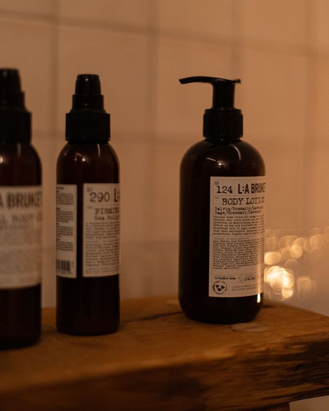 지난 6월 문을 연 라부르켓 바르베리 플래그십 스토어 전경. 플래그십에 마련한 트리트먼트 룸에서 스웨덴식 해초 목욕과 라부르켓 제품으로 구성된 홀리스틱 보디 트리트먼트를 경험할 수 있다.