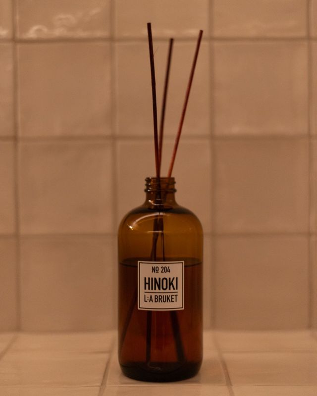 지난 6월 문을 연 라부르켓 바르베리 플래그십 스토어 전경. 플래그십에 마련한 트리트먼트 룸에서 스웨덴식 해초 목욕과 라부르켓 제품으로 구성된 홀리스틱 보디 트리트먼트를 경험할 수 있다.