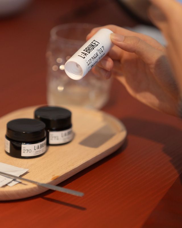 지난 6월 문을 연 라부르켓 바르베리 플래그십 스토어 전경. 플래그십에 마련한 트리트먼트 룸에서 스웨덴식 해초 목욕과 라부르켓 제품으로 구성된 홀리스틱 보디 트리트먼트를 경험할 수 있다.