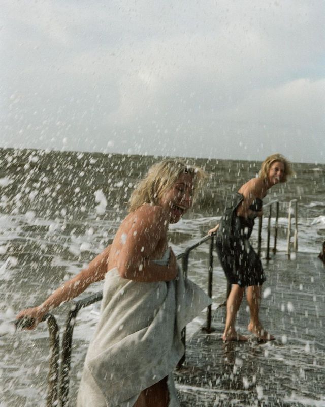 자연스러운 보디 이미지를 통해 몸에 대한 긍정적인 인식을 담아낸 라부르켓의 캠페인 이미지.