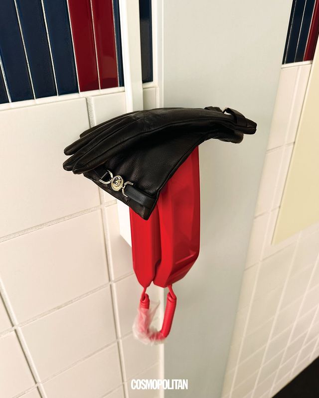 레더 글러브 1백50만원대 Versace.