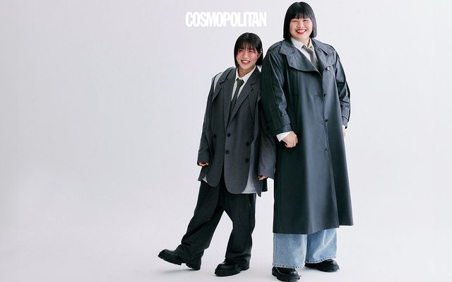 (허미미)오버사이즈 재킷, 팬츠 모두 Moohong. 이너 셔츠, 타이, 슈즈 스타일리스트 소장품. (김하윤)트렌치코트 H&M. 데님 팬츠 Moohong. 이너 셔츠, 타이, 슈즈 스타일리스트 소장품.