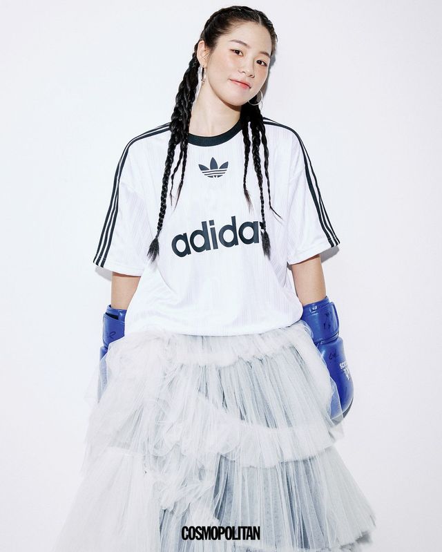 톱 Adidas. 튤 스커트 Thetis. 이너 튤 스커트 Repetto. 귀고리 스타일리스트 소장품.
