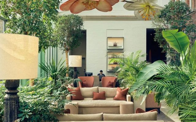 호텔 ‘보태닉 생크추어리 앤트워프’의 로비.