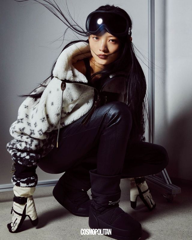 플리스 재킷, 팬츠 모두 가격미정 Louis Vuitton. 스키 장갑 1백20만원 Moncler Grenoble. 스노 부츠 49만8천원 Repetto. 이너 톱, 고글 에디터 소장품.