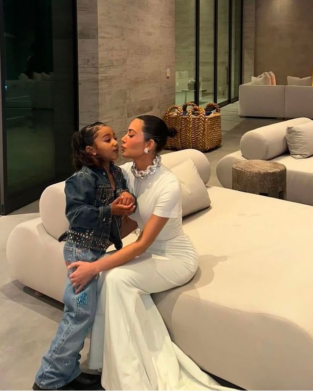 인스타그램 @kimkardashian