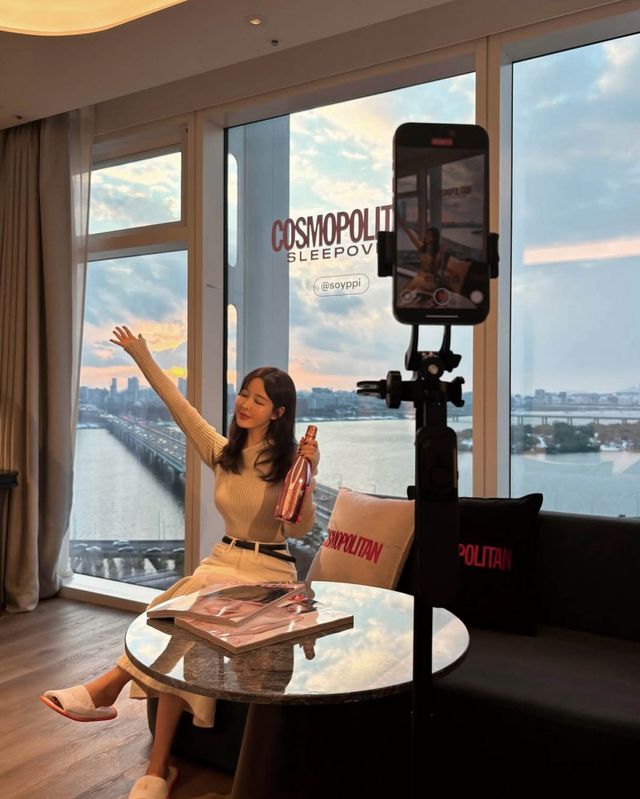 @soyppi | 슬립오버 전용 객실에서 특별한 추억을 남기며 즐기고 있는 크리에이터들. 