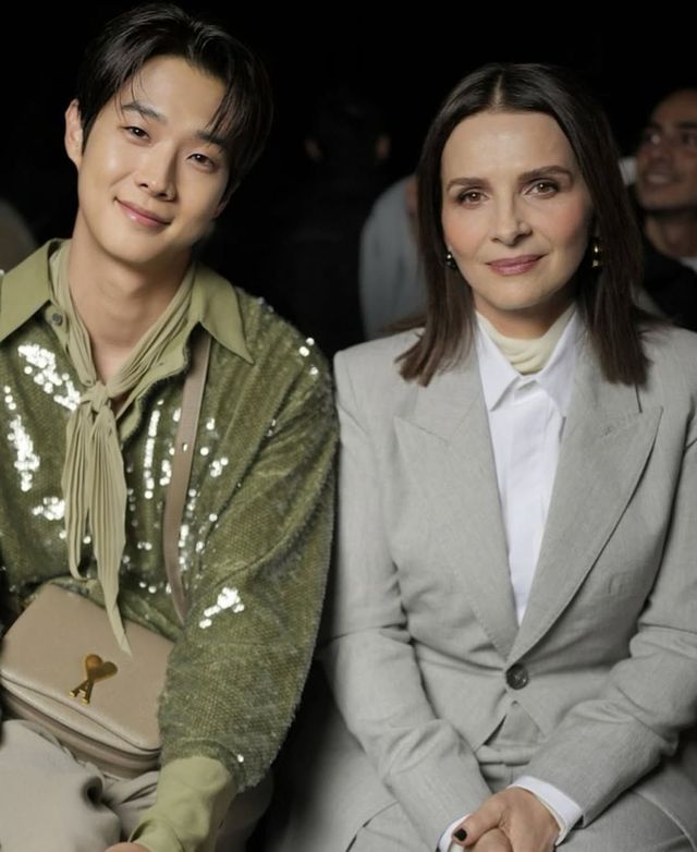 AMI 컬렉션 현장에 참석한 줄리엣 비노시