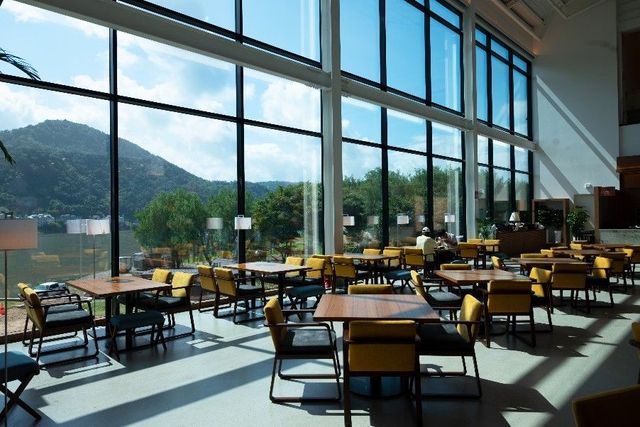 넓은 통창으로 북한강 경치를 만끽할 수 있는 테이블스라운지 북한강점 사진 네이버 지도 테이블스라운지 북한강점 업체 등록 사진