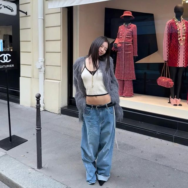 그레이 퍼 코트를 착용한 제니. 인스타그램 @jennierubyjane 